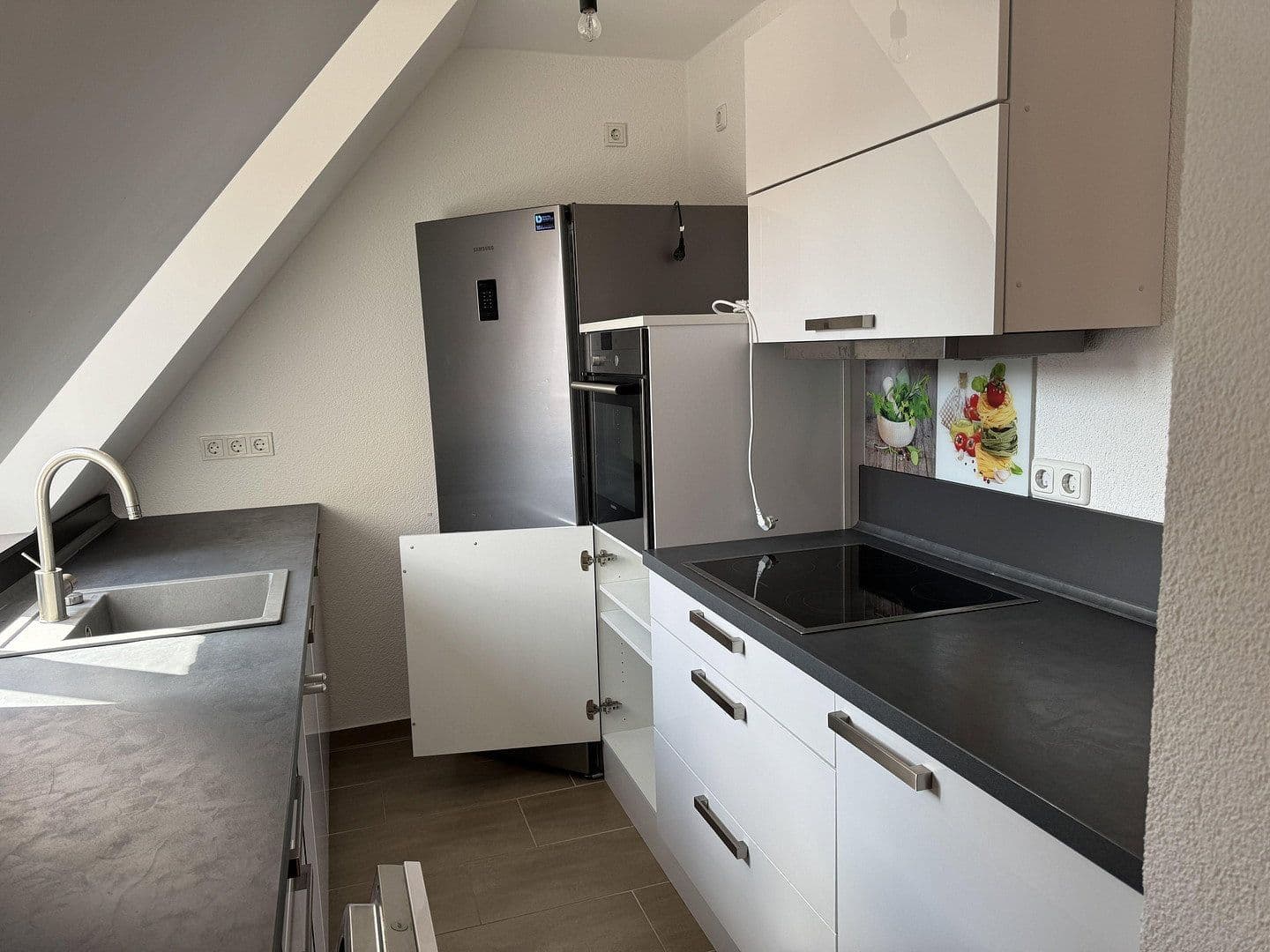 Prenájom bytu 4-izbový 110 m², Frankfurt, Hesensko Prenájom bytu 4-izbový 110 m², Frankfurt, Hesensko