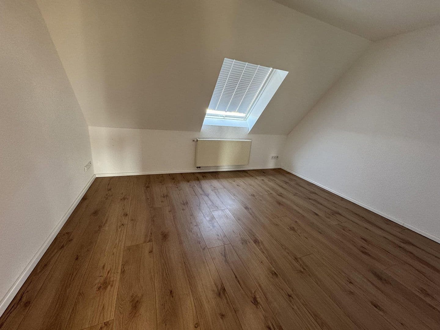 Prenájom bytu 4-izbový 110 m², Frankfurt, Hesensko Prenájom bytu 4-izbový 110 m², Frankfurt, Hesensko