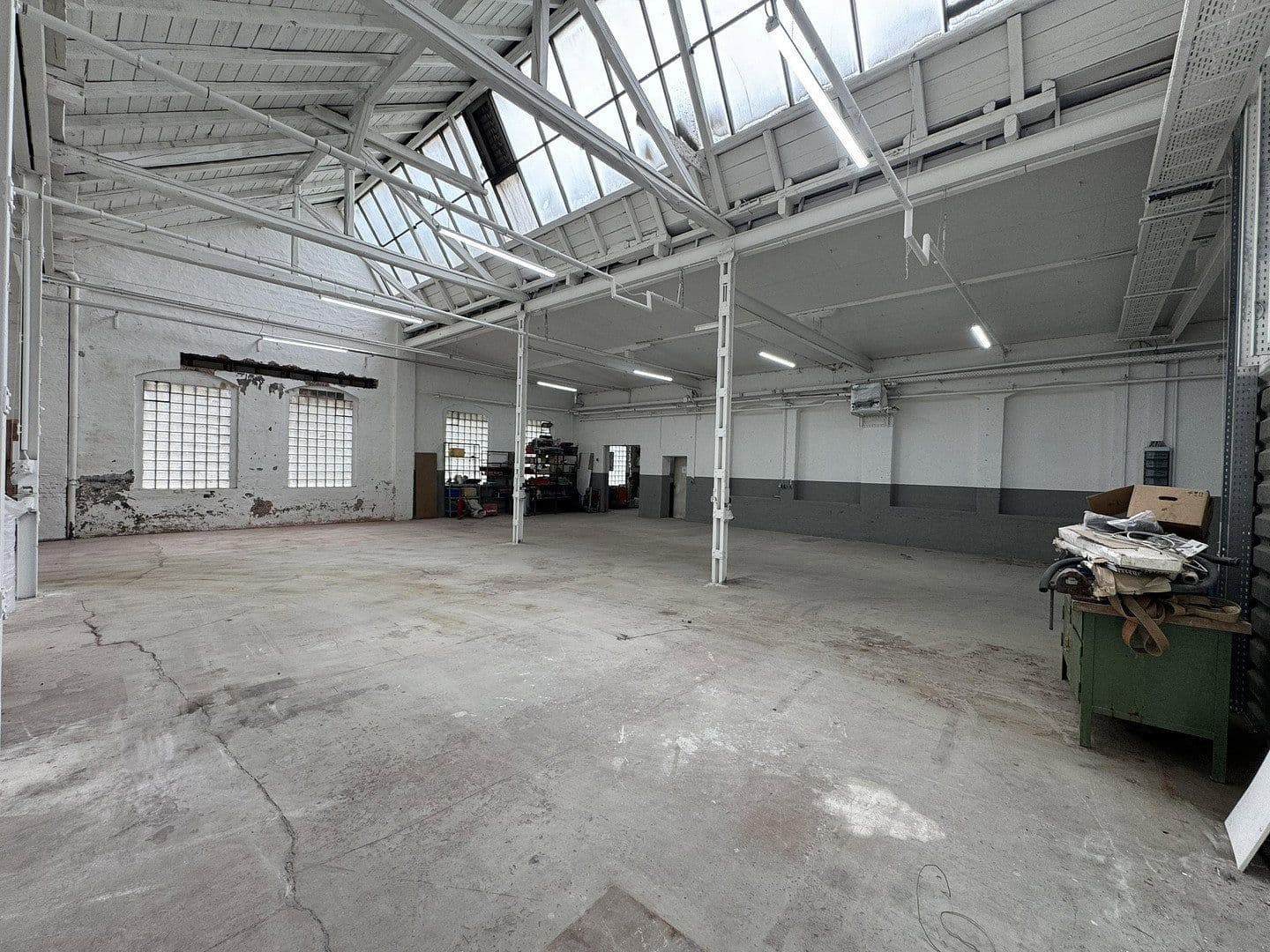 Prenájom nebytového priestoru 403 m², Rahmedestraße 353, Lüdenscheid, Severné Porýnie - Westfálsko Prenájom nebytového priestoru 403 m², Rahmedestraße 353, Lüdenscheid, Severné Porýnie - Westfálsko