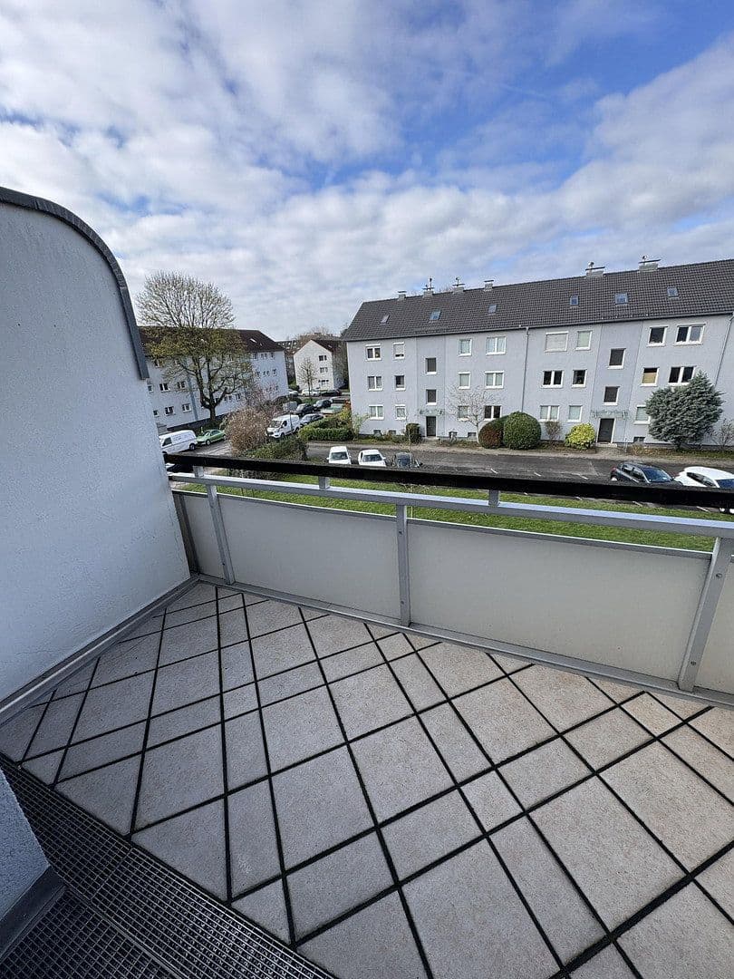 Prenájom bytu 3-izbový 55 m², Erich-Klausener-Straße 80, -Stockum, Düsseldorf, Severné Porýnie - Westfálsko Prenájom bytu 3-izbový 55 m², Erich-Klausener-Straße 80, -Stockum, Düsseldorf, Severné Porýnie - Westfálsko