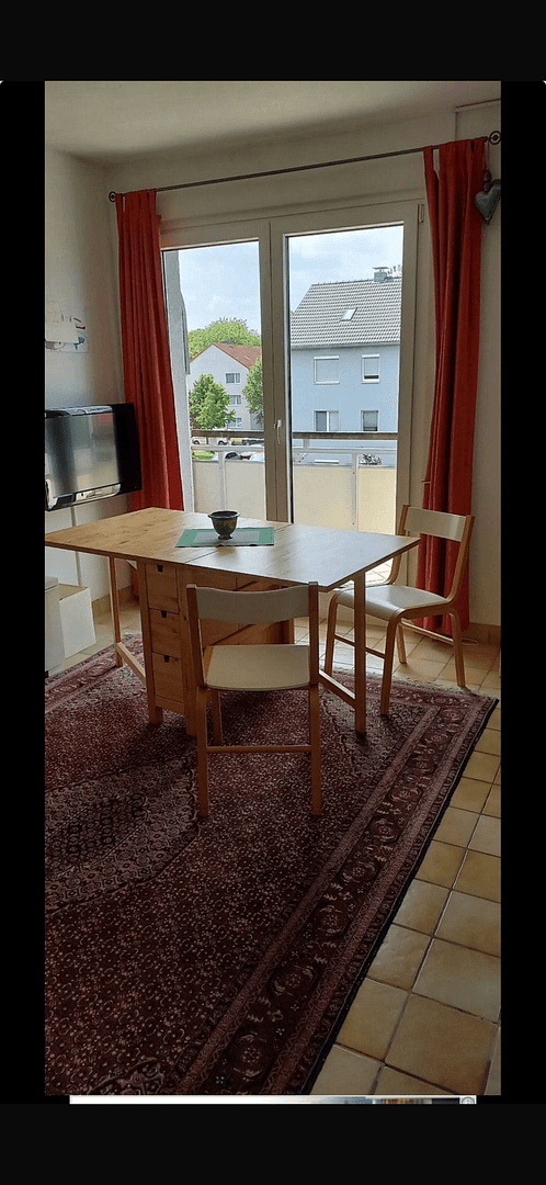 Prenájom bytu 3-izbový 55 m², Erich-Klausener-Straße 80, -Stockum, Düsseldorf, Severné Porýnie - Westfálsko Prenájom bytu 3-izbový 55 m², Erich-Klausener-Straße 80, -Stockum, Düsseldorf, Severné Porýnie - Westfálsko