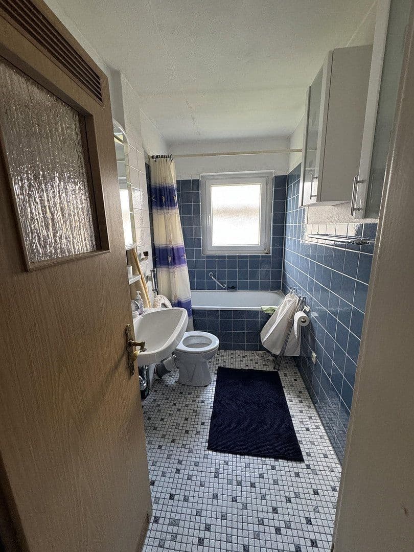 Prenájom bytu 3-izbový 55 m², Erich-Klausener-Straße 80, -Stockum, Düsseldorf, Severné Porýnie - Westfálsko Prenájom bytu 3-izbový 55 m², Erich-Klausener-Straße 80, -Stockum, Düsseldorf, Severné Porýnie - Westfálsko