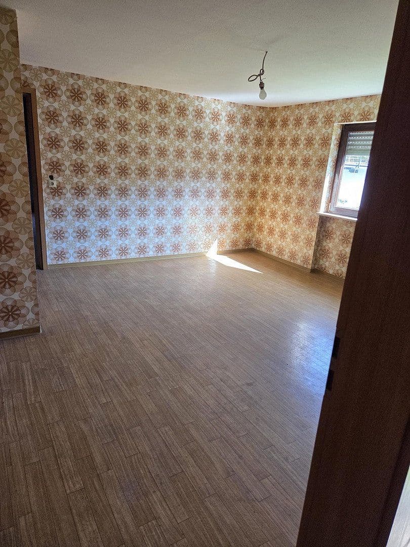 Predaj domu 150 m², pozemok 576 m², Niederstetten, Bádensko-Wurttembersko Predaj domu 150 m², pozemok 576 m², Niederstetten, Bádensko-Wurttembersko