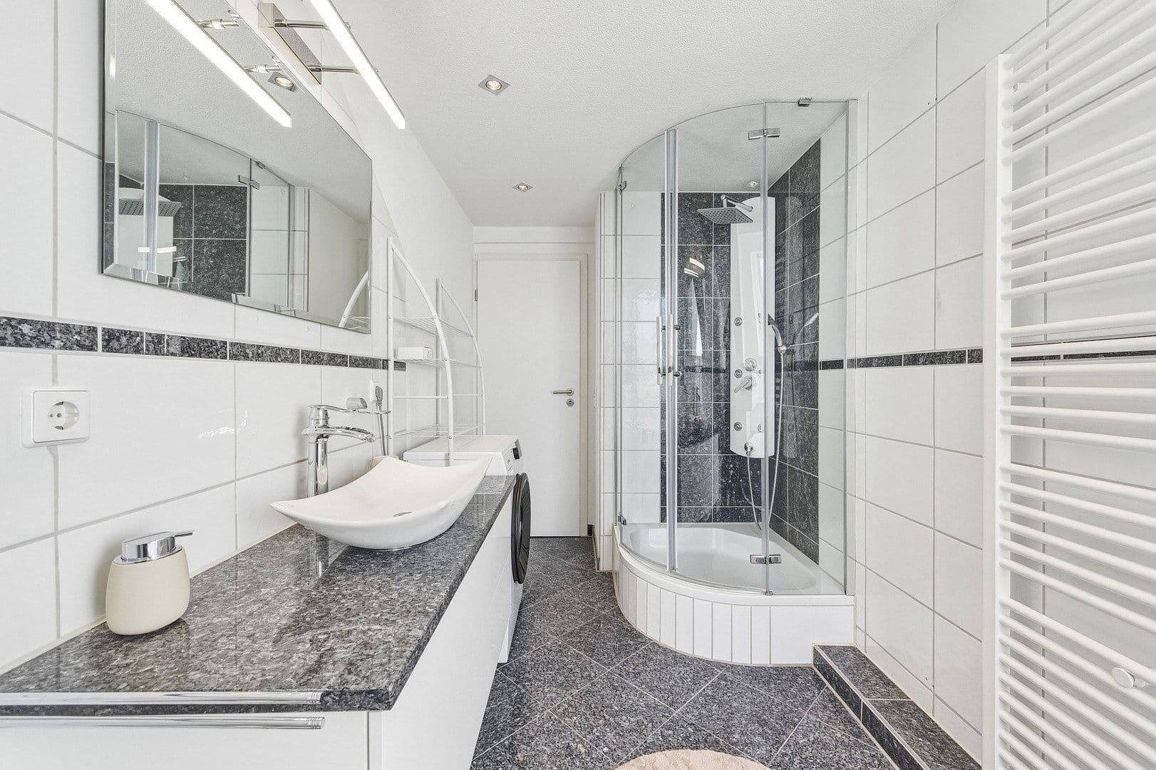 Prenájom bytu 4-izbový 67 m², Wilhelmstraße 11, Heilbronn, Bádensko-Wurttembersko Prenájom bytu 4-izbový 67 m², Wilhelmstraße 11, Heilbronn, Bádensko-Wurttembersko