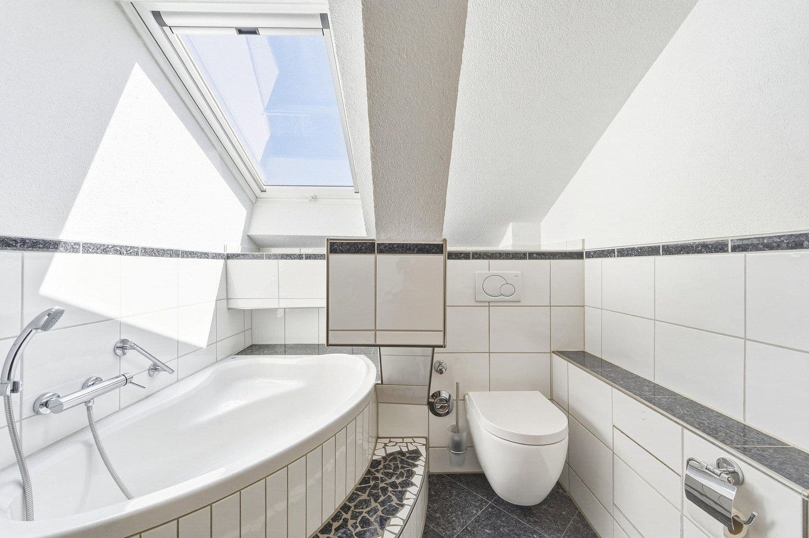 Prenájom bytu 4-izbový 67 m², Wilhelmstraße 11, Heilbronn, Bádensko-Wurttembersko Prenájom bytu 4-izbový 67 m², Wilhelmstraße 11, Heilbronn, Bádensko-Wurttembersko
