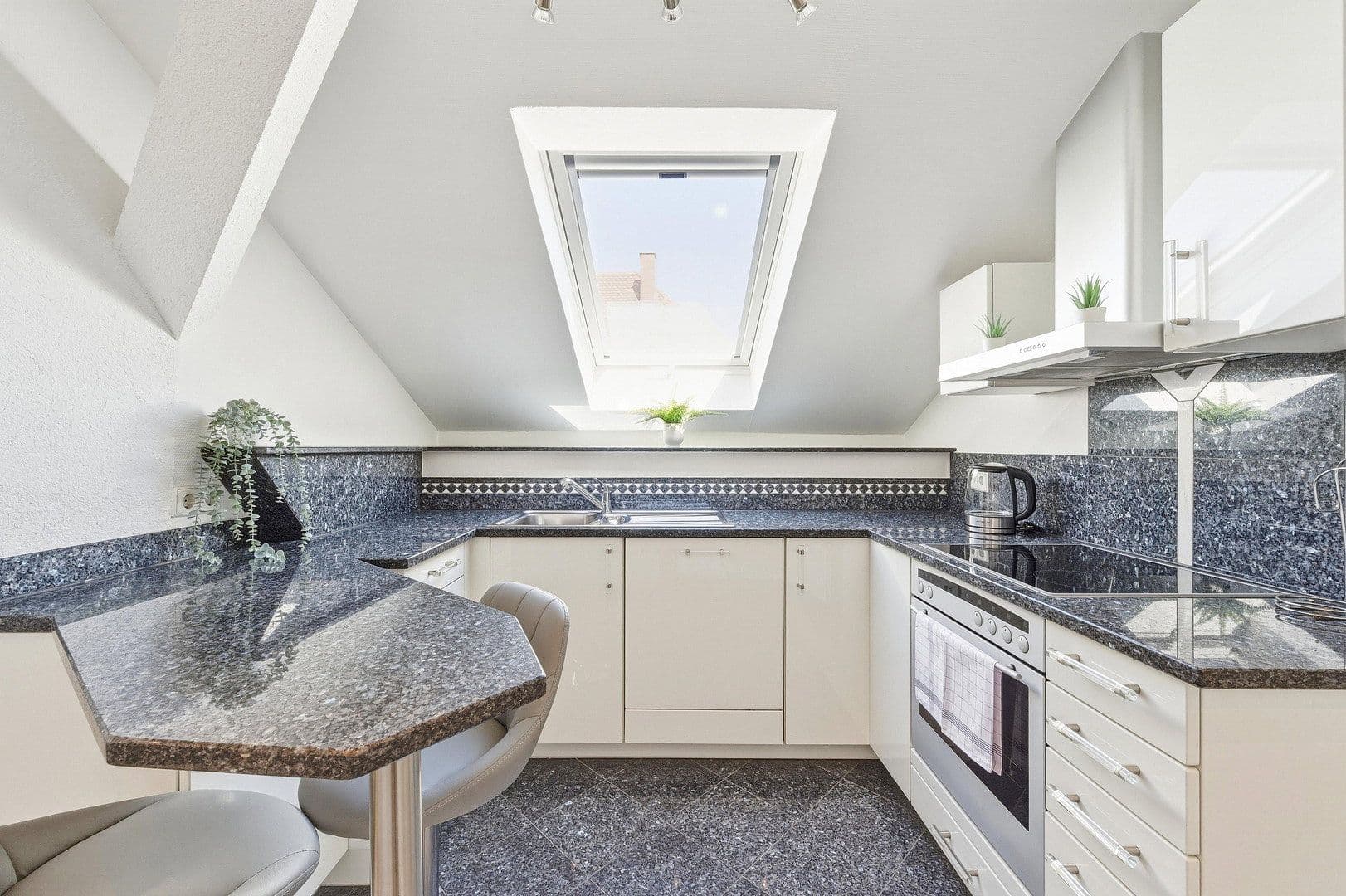 Prenájom bytu 4-izbový 67 m², Wilhelmstraße 11, Heilbronn, Bádensko-Wurttembersko Prenájom bytu 4-izbový 67 m², Wilhelmstraße 11, Heilbronn, Bádensko-Wurttembersko