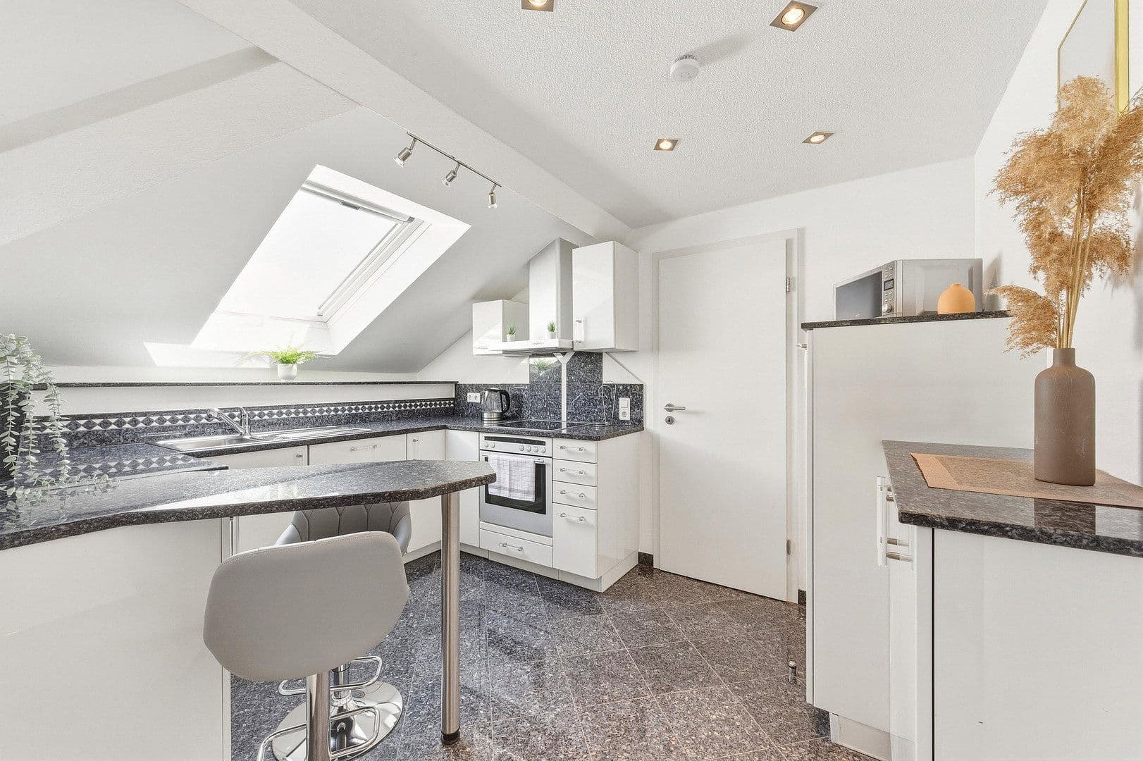 Prenájom bytu 4-izbový 67 m², Wilhelmstraße 11, Heilbronn, Bádensko-Wurttembersko Prenájom bytu 4-izbový 67 m², Wilhelmstraße 11, Heilbronn, Bádensko-Wurttembersko