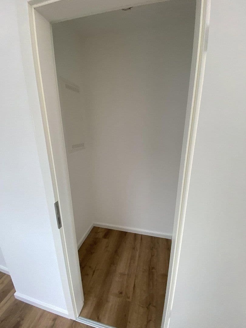 Prenájom bytu 2-izbový 53 m², Brauweilerstraße 79, Köln, Severné Porýnie - Westfálsko Prenájom bytu 2-izbový 53 m², Brauweilerstraße 79, Köln, Severné Porýnie - Westfálsko