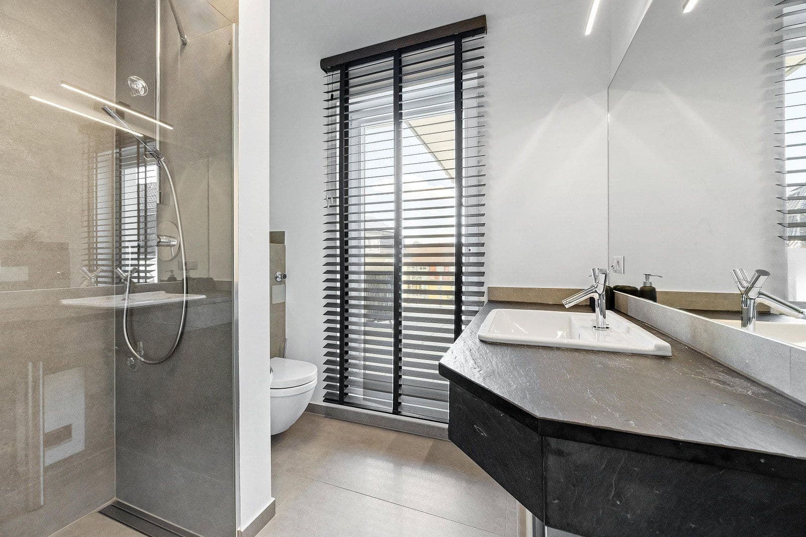 Predaj bytu 4-izbový 125 m², Tannenstraße 7 c, Kühlungsborn, Meklenbursko-Predpomoransko Predaj bytu 4-izbový 125 m², Tannenstraße 7 c, Kühlungsborn, Meklenbursko-Predpomoransko