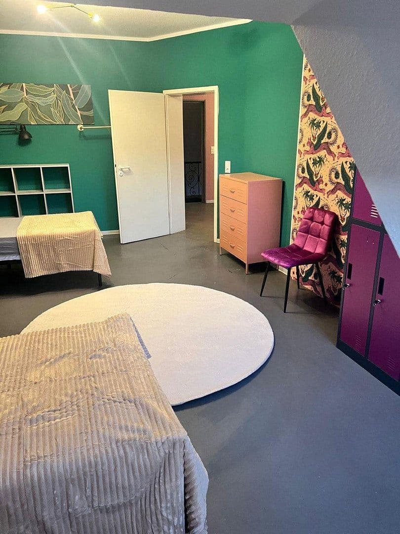 Prenájom bytu 5-izbový 140 m², Weserstraße 16, Frankfurt am Main, Hesensko Prenájom bytu 5-izbový 140 m², Weserstraße 16, Frankfurt am Main, Hesensko