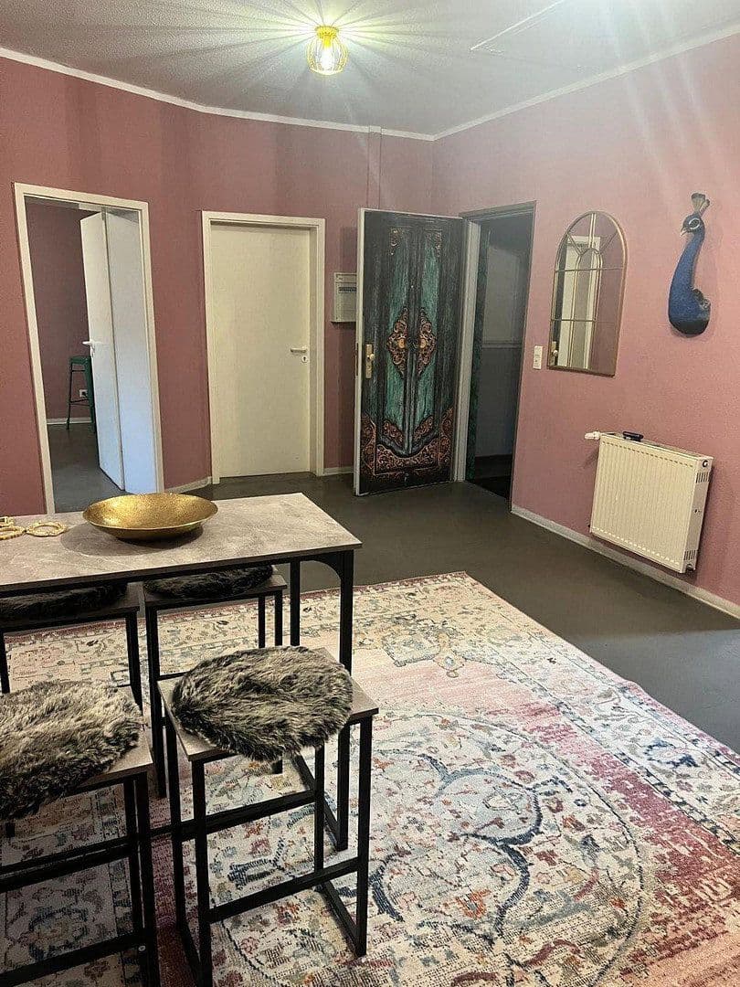 Prenájom bytu 5-izbový 140 m², Weserstraße 16, Frankfurt am Main, Hesensko Prenájom bytu 5-izbový 140 m², Weserstraße 16, Frankfurt am Main, Hesensko