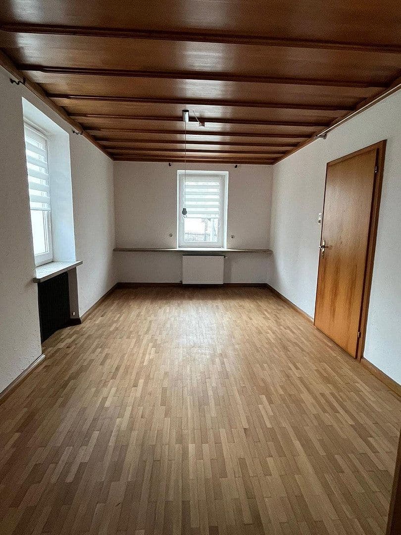 Prenájom bytu 5-izbový 130 m², Neue Bergstraße 23, Landshut, Bavorsko Prenájom bytu 5-izbový 130 m², Neue Bergstraße 23, Landshut, Bavorsko