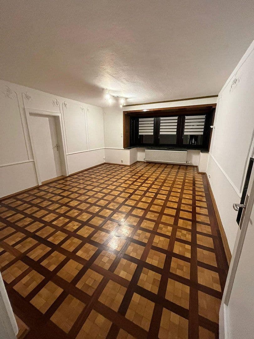 Prenájom bytu 5-izbový 130 m², Neue Bergstraße 23, Landshut, Bavorsko Prenájom bytu 5-izbový 130 m², Neue Bergstraße 23, Landshut, Bavorsko