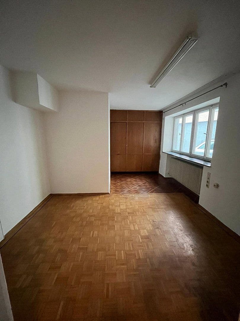 Prenájom bytu 5-izbový 130 m², Neue Bergstraße 23, Landshut, Bavorsko Prenájom bytu 5-izbový 130 m², Neue Bergstraße 23, Landshut, Bavorsko