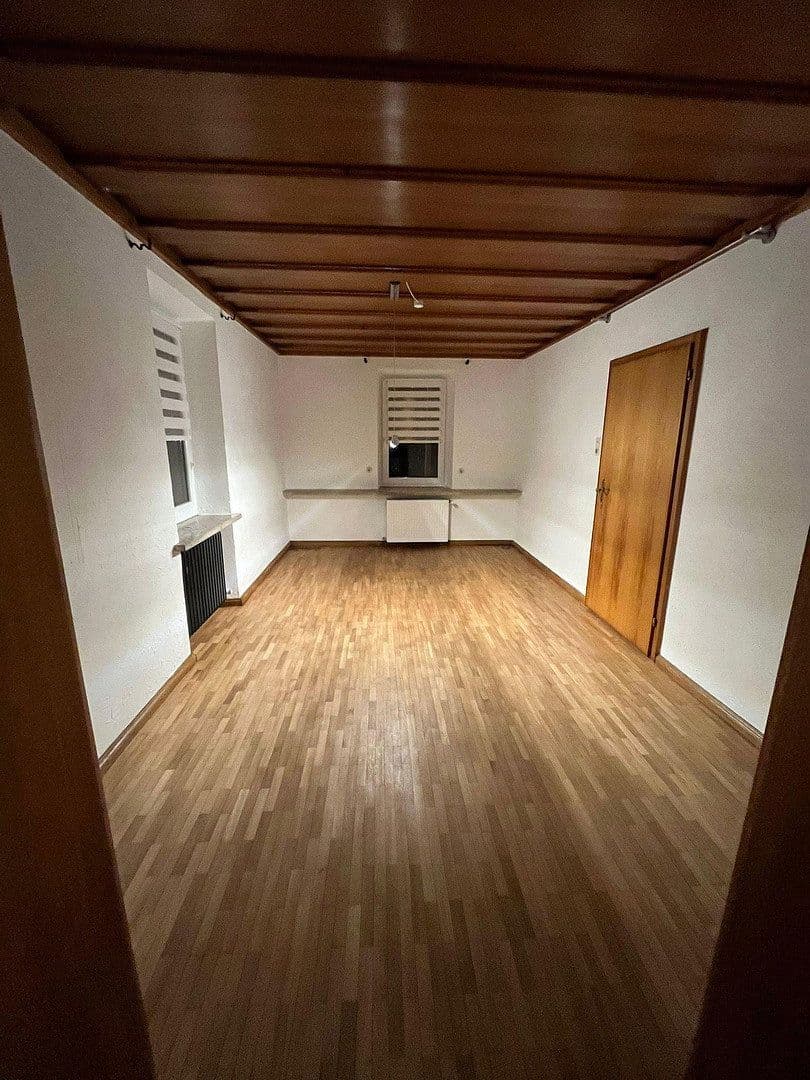 Prenájom bytu 5-izbový 130 m², Neue Bergstraße 23, Landshut, Bavorsko Prenájom bytu 5-izbový 130 m², Neue Bergstraße 23, Landshut, Bavorsko