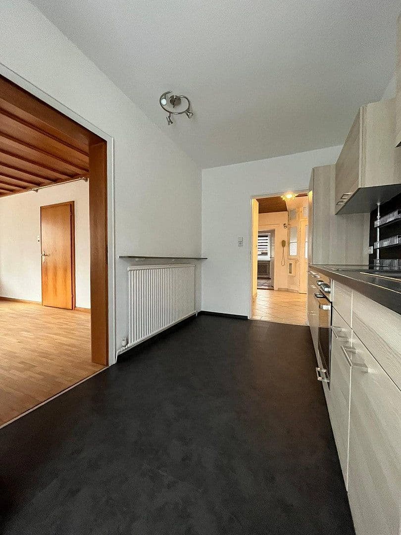 Prenájom bytu 5-izbový 130 m², Neue Bergstraße 23, Landshut, Bavorsko Prenájom bytu 5-izbový 130 m², Neue Bergstraße 23, Landshut, Bavorsko