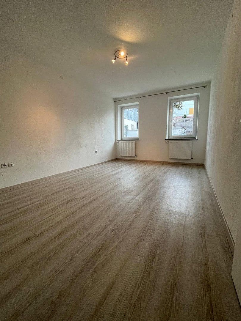 Prenájom bytu 5-izbový 130 m², Neue Bergstraße 23, Landshut, Bavorsko Prenájom bytu 5-izbový 130 m², Neue Bergstraße 23, Landshut, Bavorsko