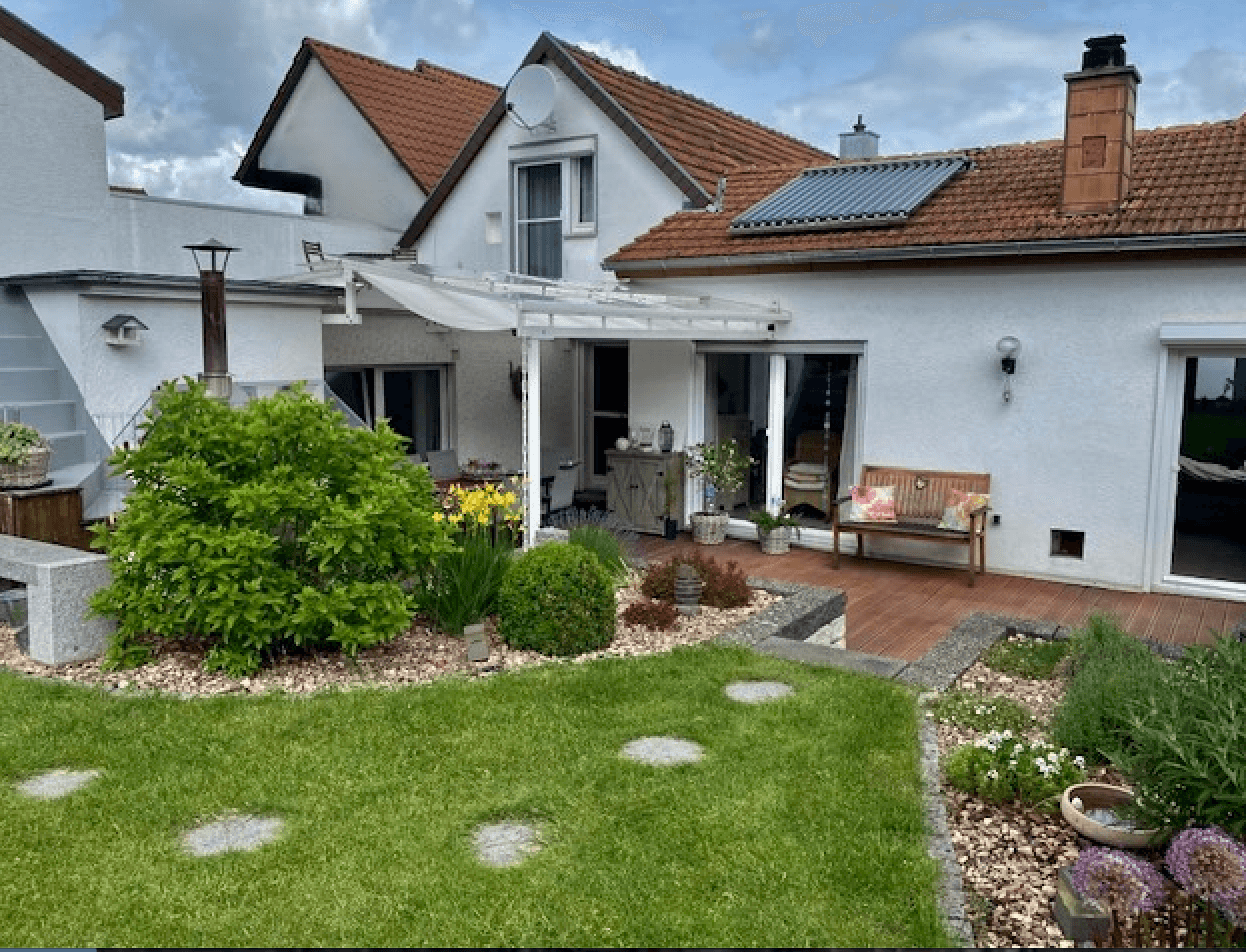 Predaj domu 196 m², pozemek 440 m², Billigheim-Ingenheim, Porýnie-Falcko Predaj domu 196 m², pozemek 440 m², Billigheim-Ingenheim, Porýnie-Falcko