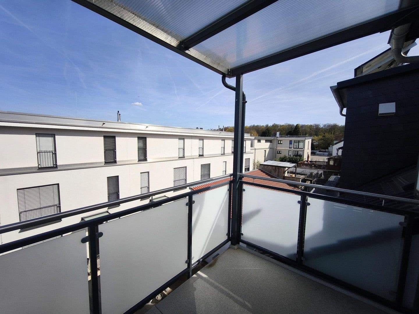 Prenájom bytu 2-izbový 63 m², Buchrainstraße 49, Frankfurt am Main, Hesensko Prenájom bytu 2-izbový 63 m², Buchrainstraße 49, Frankfurt am Main, Hesensko