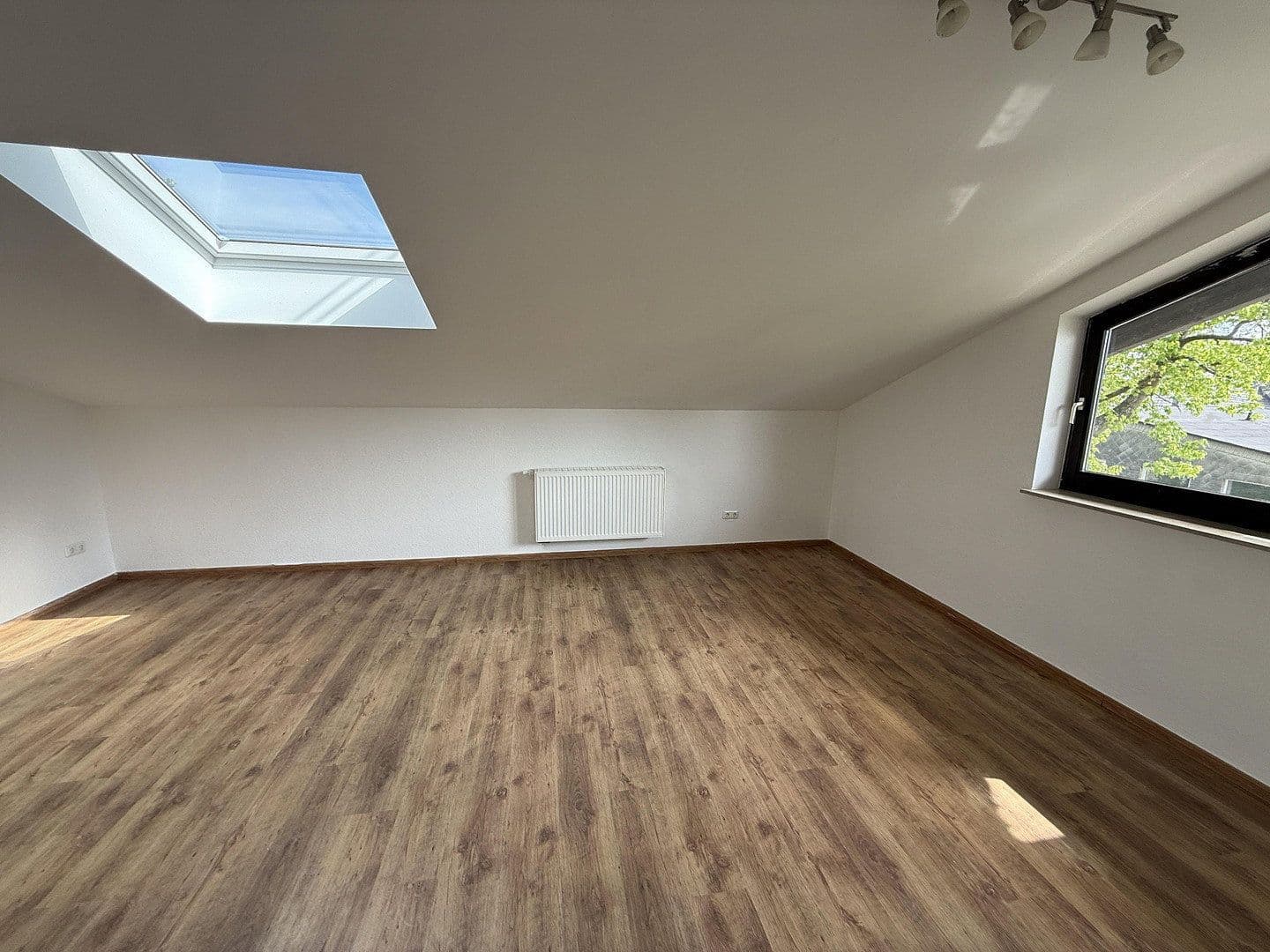 Prenájom domu 255 m², pozemek 1.500 m², Bornwiese 4, Ransbach-Baumbach, Porýnie-Falcko Prenájom domu 255 m², pozemek 1.500 m², Bornwiese 4, Ransbach-Baumbach, Porýnie-Falcko