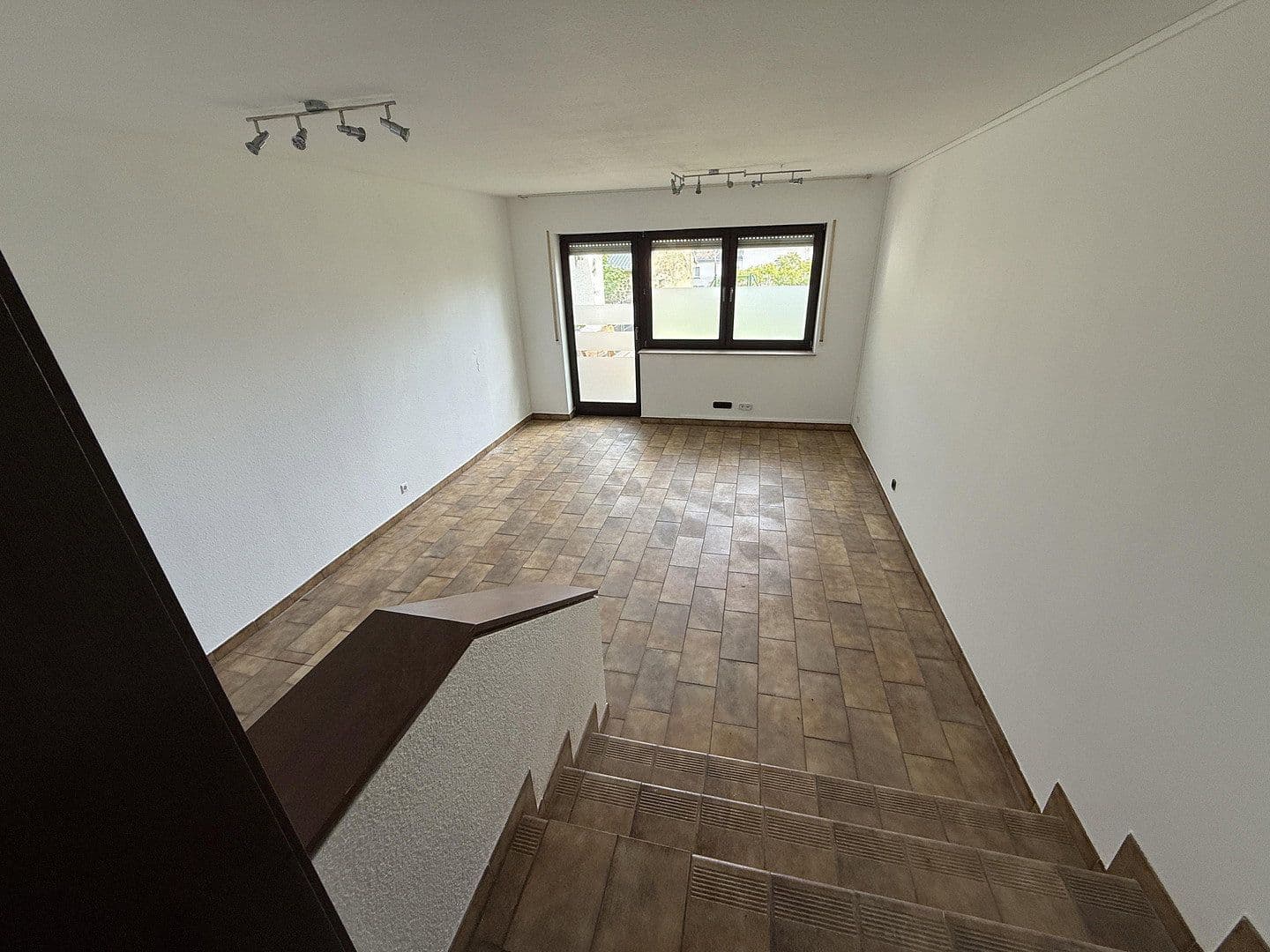 Prenájom domu 255 m², pozemek 1.500 m², Bornwiese 4, Ransbach-Baumbach, Porýnie-Falcko Prenájom domu 255 m², pozemek 1.500 m², Bornwiese 4, Ransbach-Baumbach, Porýnie-Falcko