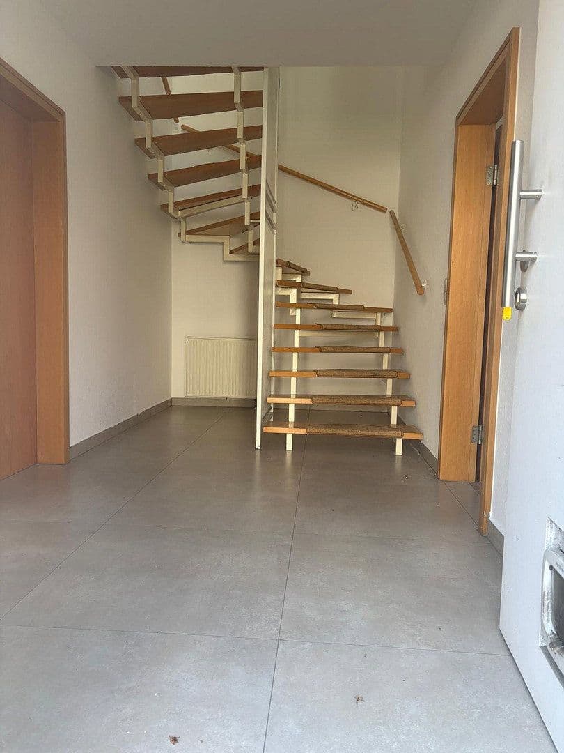 Prenájom bytu 3-izbový 150 m², Ludwigshafen am Rhein, Porýnie-Falcko Prenájom bytu 3-izbový 150 m², Ludwigshafen am Rhein, Porýnie-Falcko