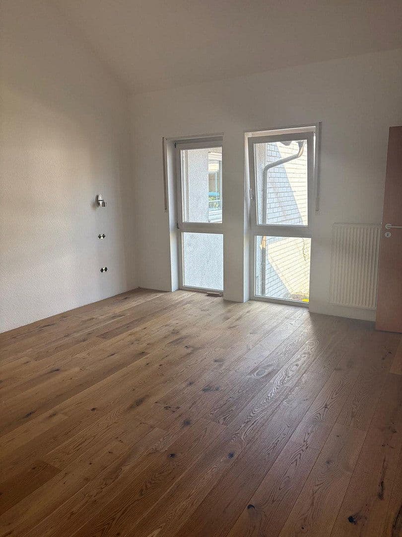 Prenájom bytu 3-izbový 150 m², Ludwigshafen am Rhein, Porýnie-Falcko Prenájom bytu 3-izbový 150 m², Ludwigshafen am Rhein, Porýnie-Falcko