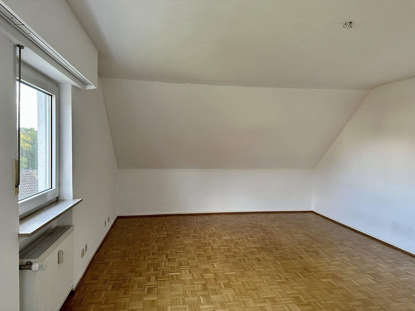 Prenájom bytu 3-izbový 98 m², Saarbrücken, Sársko Prenájom bytu 3-izbový 98 m², Saarbrücken, Sársko