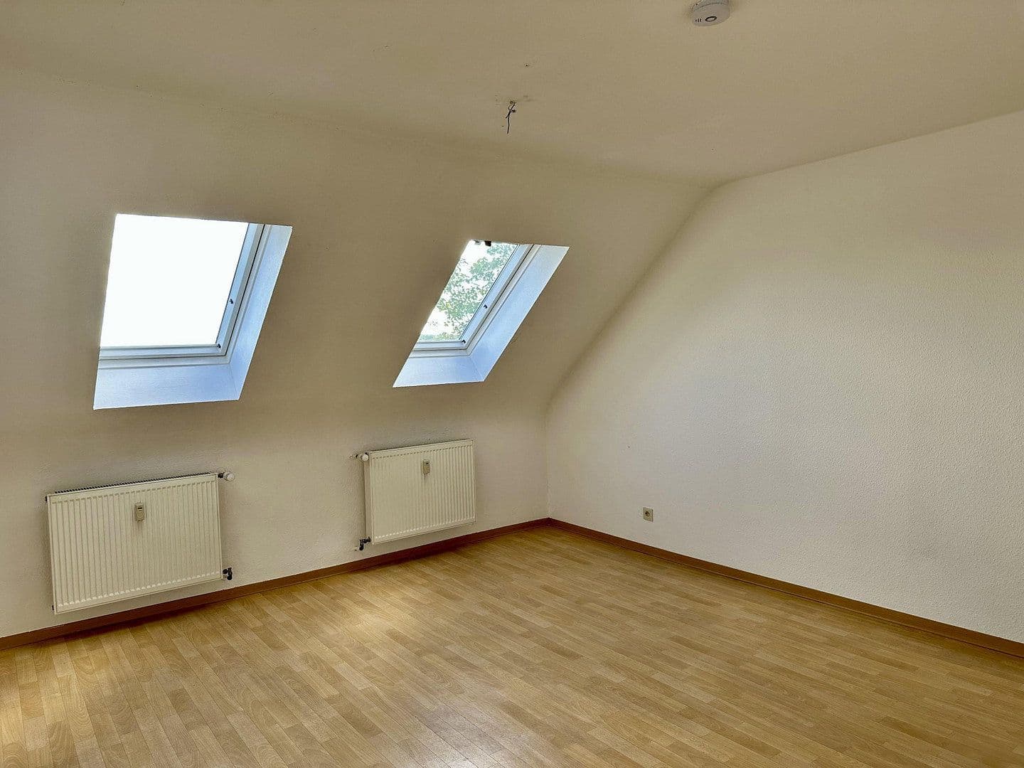 Prenájom bytu 3-izbový 98 m², Saarbrücken, Sársko Prenájom bytu 3-izbový 98 m², Saarbrücken, Sársko