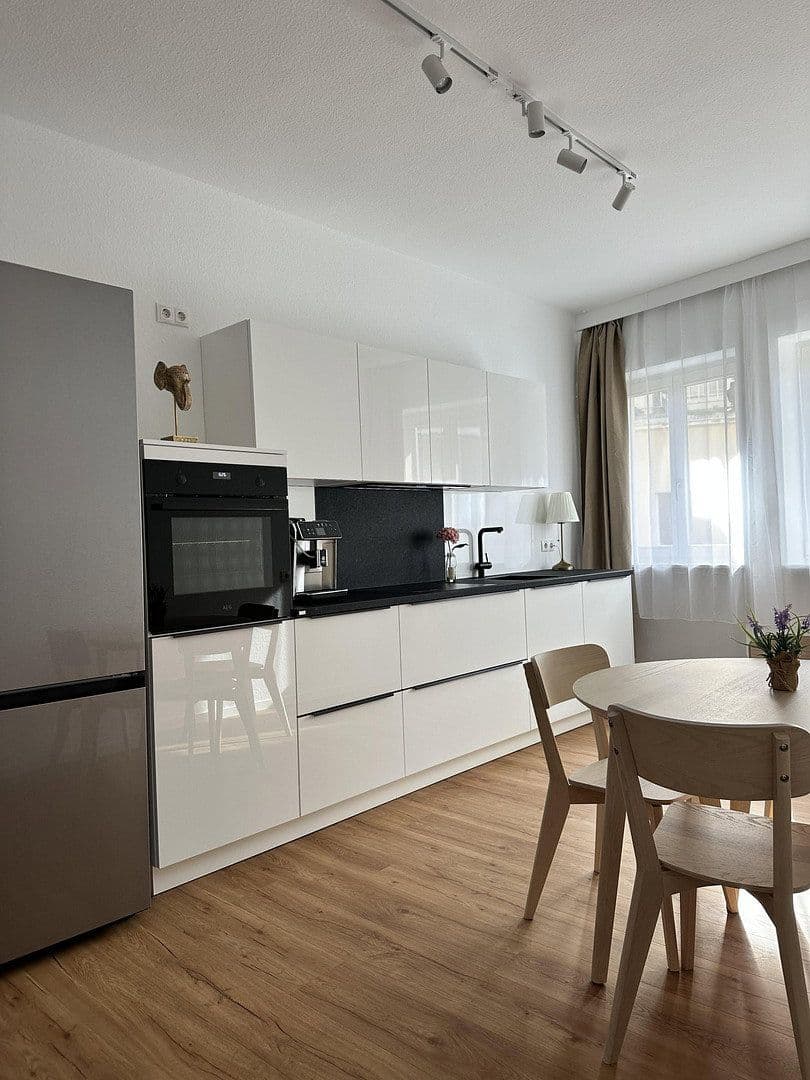 Prenájom bytu 2-izbový 72 m², Wuerzburg, Bavorsko Prenájom bytu 2-izbový 72 m², Wuerzburg, Bavorsko