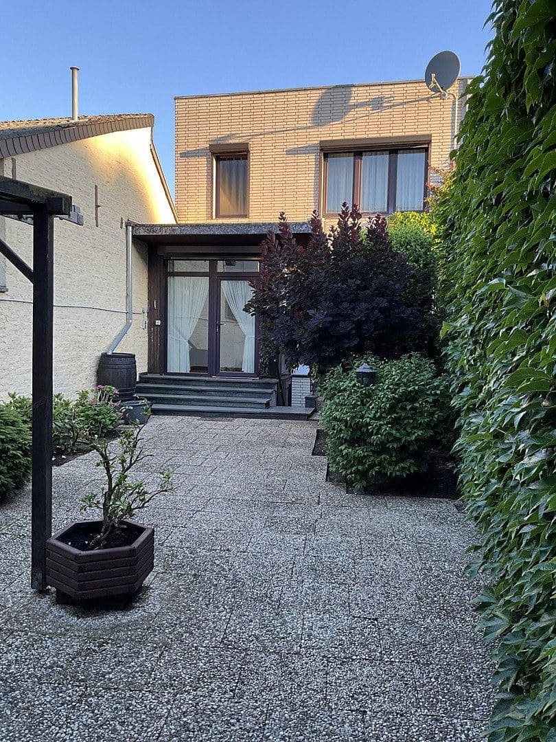 Predaj domu 136 m², pozemek 386 m², Ernst-Reuter-Str. 32, Hürth, Severné Porýnie - Westfálsko Predaj domu 136 m², pozemek 386 m², Ernst-Reuter-Str. 32, Hürth, Severné Porýnie - Westfálsko