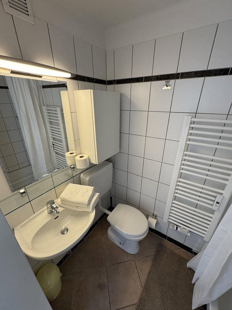 Prenájom bytu 1-izbový 30 m², Ritterstraße 21, Düsseldorf, Severné Porýnie - Westfálsko Prenájom bytu 1-izbový 30 m², Ritterstraße 21, Düsseldorf, Severné Porýnie - Westfálsko
