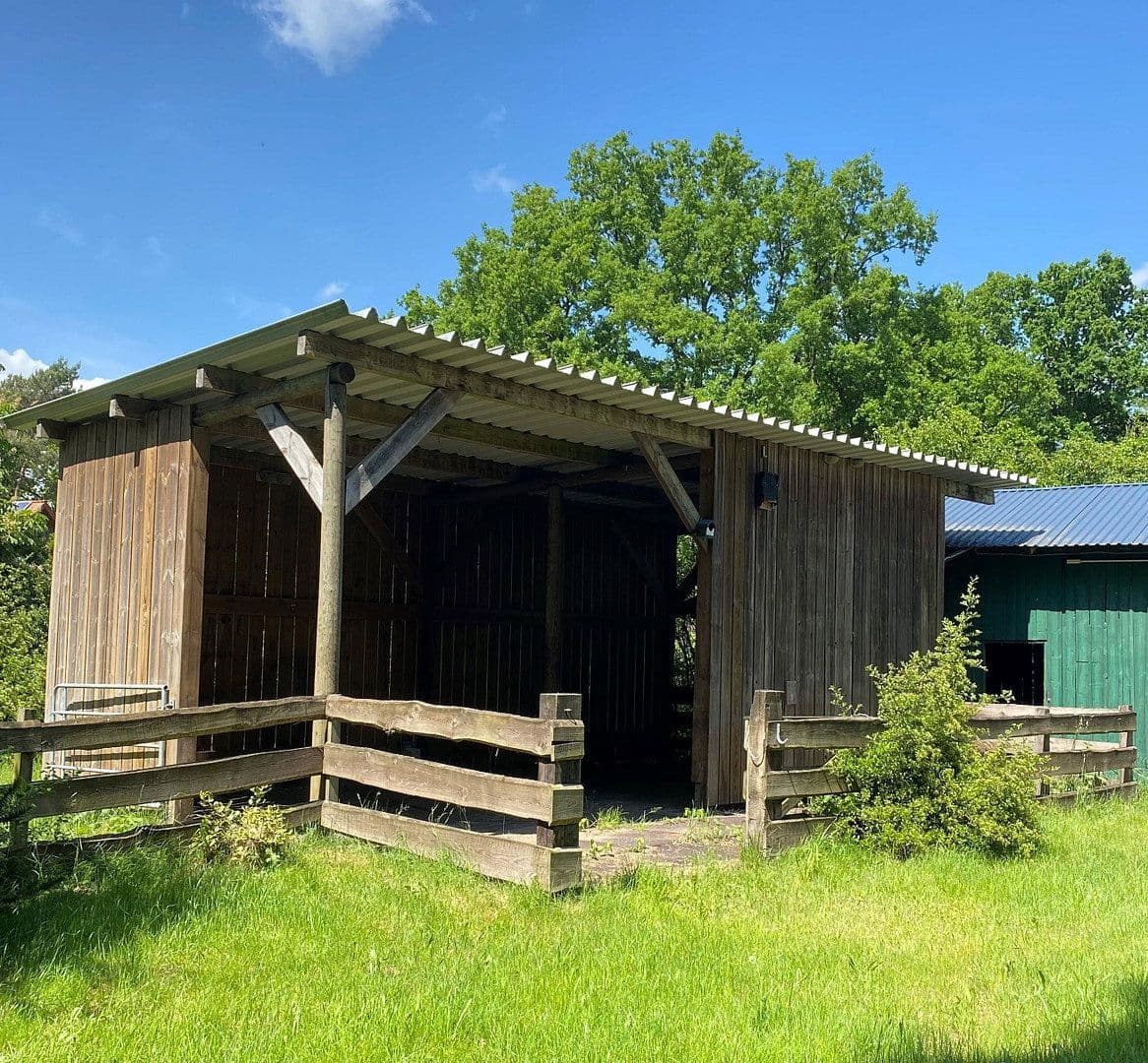 Predaj domu 190 m², pozemek 10.000 m², Schneverdingen, Dolné Sasko Predaj domu 190 m², pozemek 10.000 m², Schneverdingen, Dolné Sasko