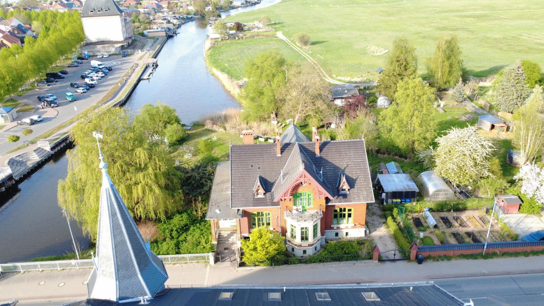Predaj domu 489 m², pozemek 8.135 m², Bützow, Meklenbursko-Predpomoransko Predaj domu 489 m², pozemek 8.135 m², Bützow, Meklenbursko-Predpomoransko