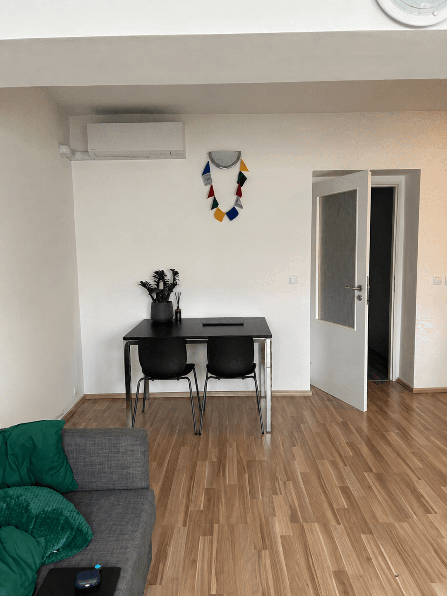 Prenájom bytu 1-izbový 37 m², Roháčova, Praha, Praha Prenájom bytu 1-izbový 37 m², Roháčova, Praha, Praha