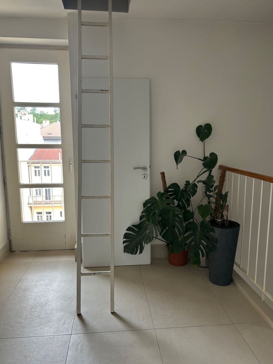 Prenájom bytu 1-izbový 37 m², Roháčova, Praha, Praha Prenájom bytu 1-izbový 37 m², Roháčova, Praha, Praha