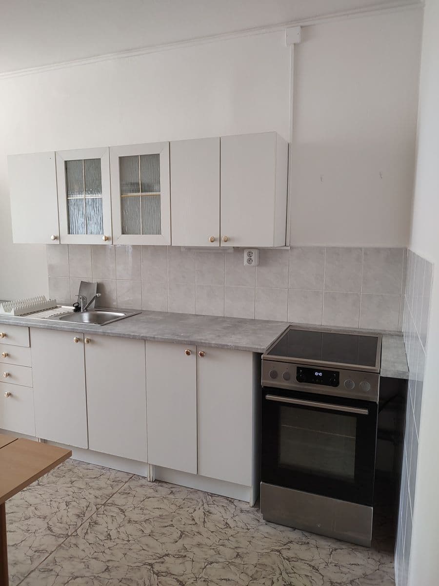Prenájom bytu 3-izbový 80 m², Makovského, Praha, Praha Prenájom bytu 3-izbový 80 m², Makovského, Praha, Praha