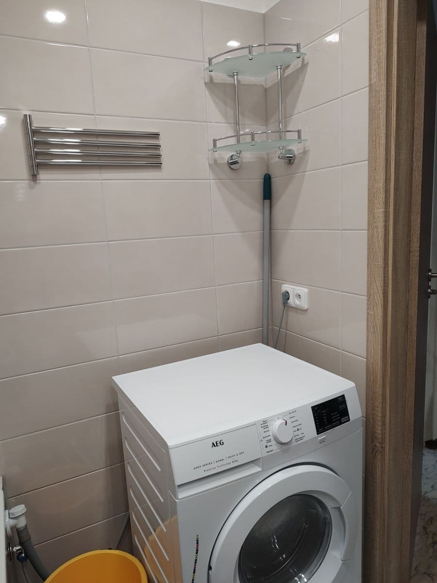 Prenájom bytu 3-izbový 80 m², Makovského, Praha, Praha Prenájom bytu 3-izbový 80 m², Makovského, Praha, Praha