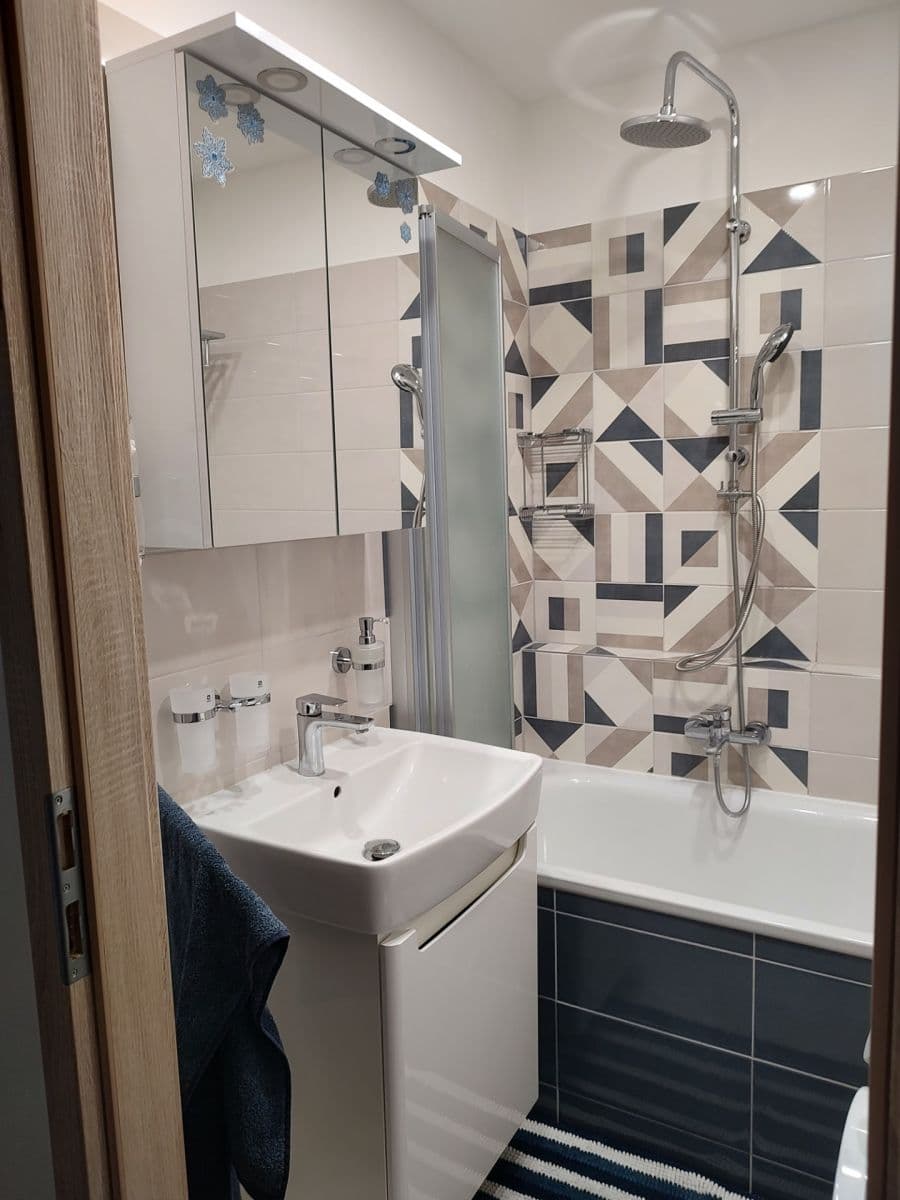 Prenájom bytu 3-izbový 80 m², Makovského, Praha, Praha Prenájom bytu 3-izbový 80 m², Makovského, Praha, Praha
