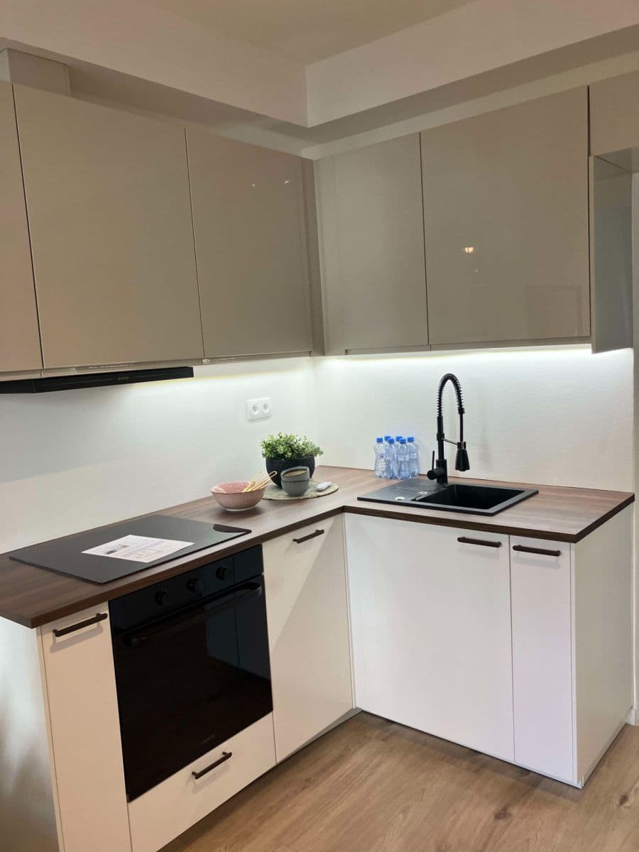 Prenájom bytu 2-izbový 50 m², Na Veselí, Praha, Praha Prenájom bytu 2-izbový 50 m², Na Veselí, Praha, Praha