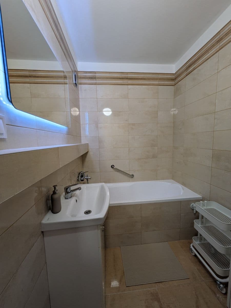 Prenájom bytu 4-izbový 12 m², Suchý vršek, Praha, Praha Prenájom bytu 4-izbový 12 m², Suchý vršek, Praha, Praha