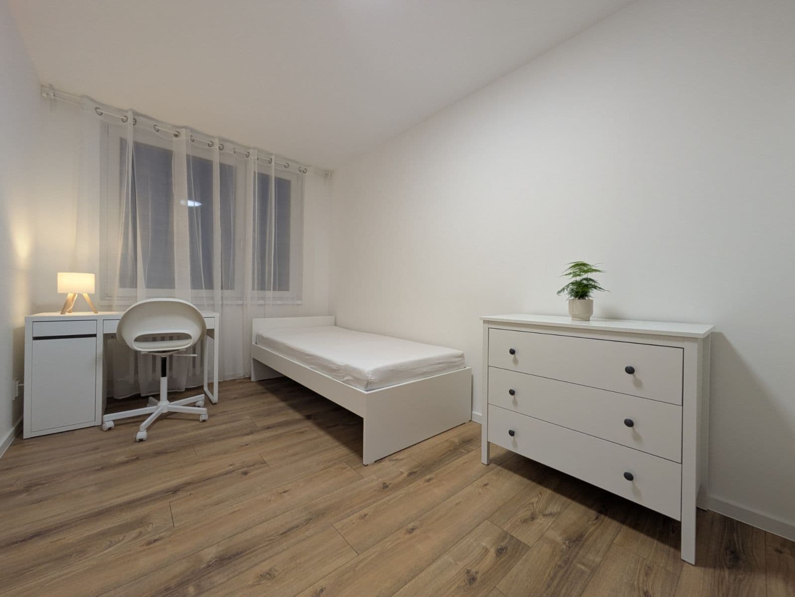 Prenájom bytu 4-izbový 12 m², Suchý vršek, Praha, Praha Prenájom bytu 4-izbový 12 m², Suchý vršek, Praha, Praha