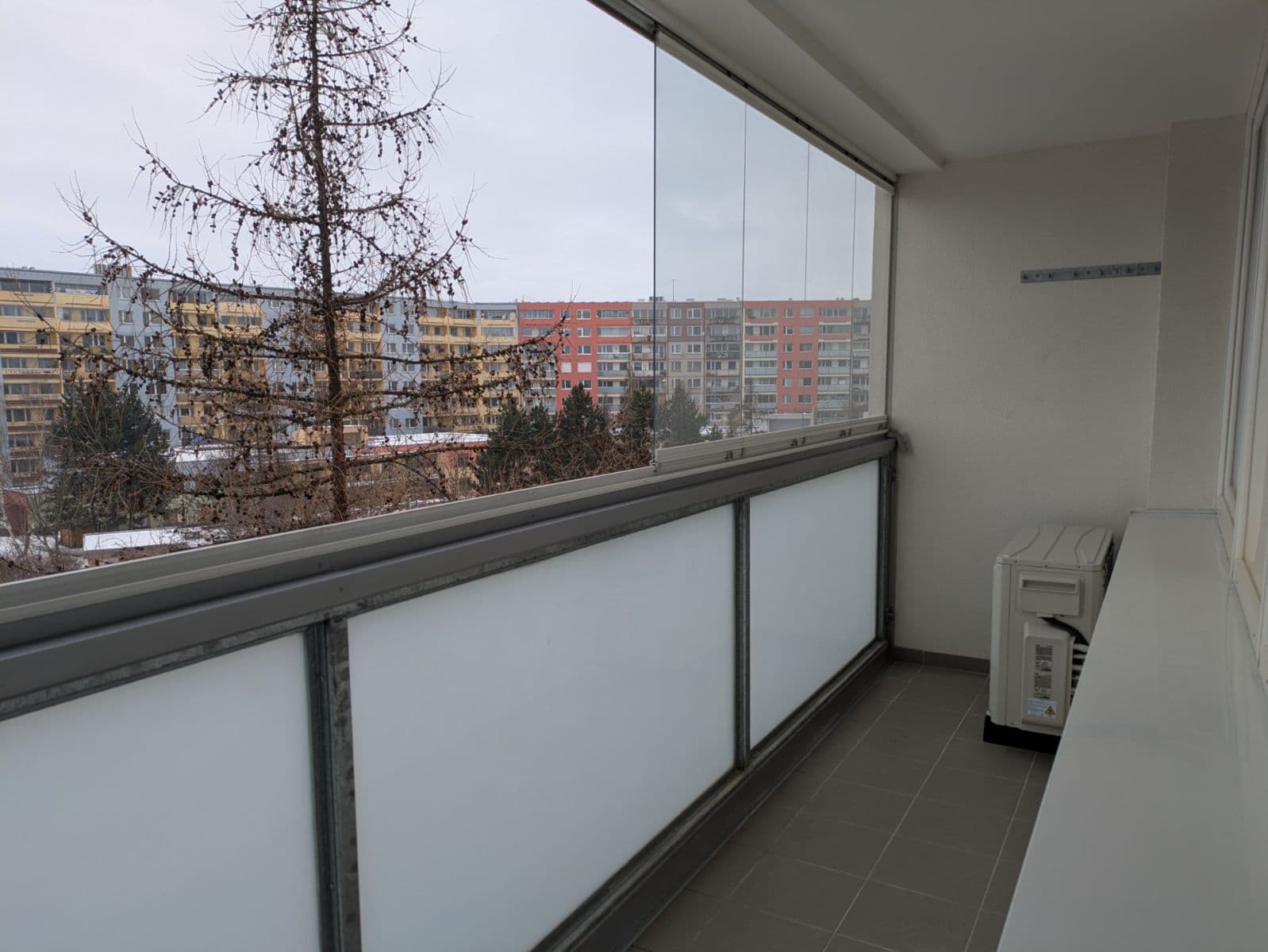 Prenájom bytu 4-izbový 12 m², Suchý vršek, Praha, Praha Prenájom bytu 4-izbový 12 m², Suchý vršek, Praha, Praha