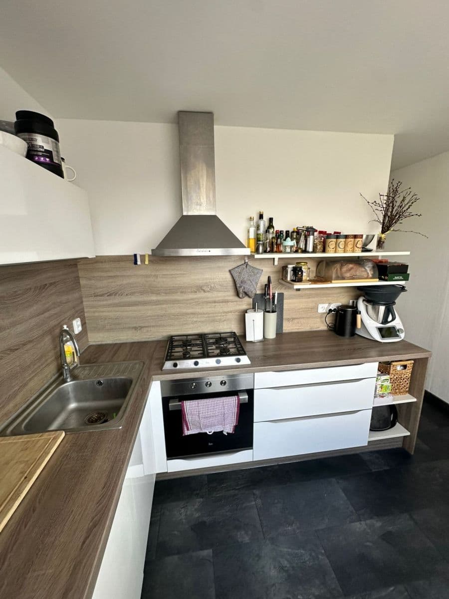 Prenájom bytu 2-izbový 67 m², Jungmannova, Hradec Králové, Královéhradecký kraj Prenájom bytu 2-izbový 67 m², Jungmannova, Hradec Králové, Královéhradecký kraj