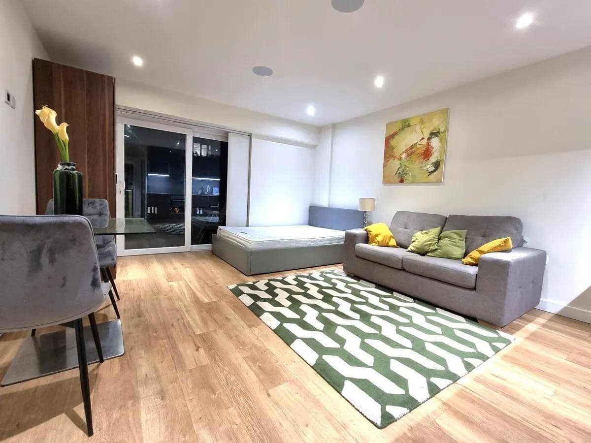 Prenájom bytu 1-izbový 28 m², Obentrautstraße 28, Berlin, Berlín Prenájom bytu 1-izbový 28 m², Obentrautstraße 28, Berlin, Berlín