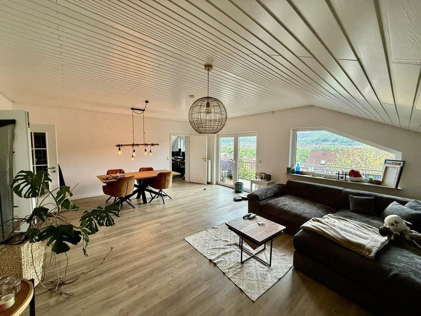 Prenájom bytu 4-izbový 128 m², Gelnhausen, Hesensko Prenájom bytu 4-izbový 128 m², Gelnhausen, Hesensko