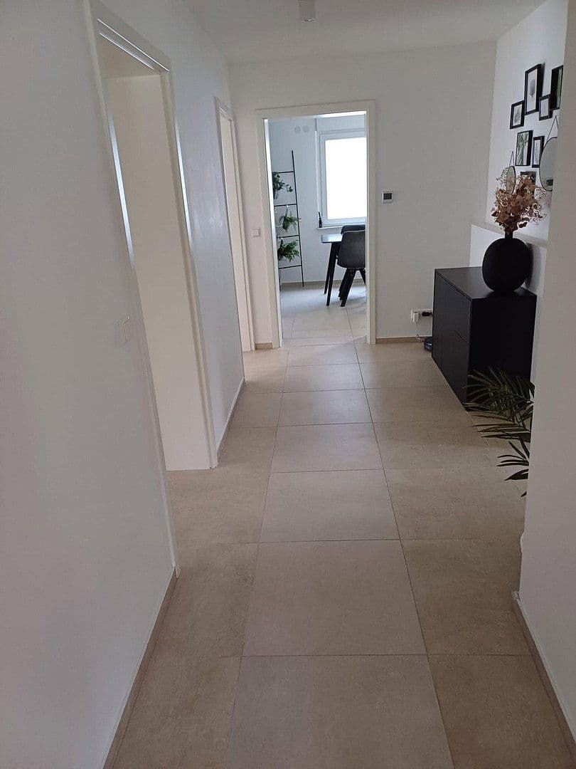 Prenájom bytu 4-izbový 100 m², Tamm, Bádensko-Wurttembersko Prenájom bytu 4-izbový 100 m², Tamm, Bádensko-Wurttembersko