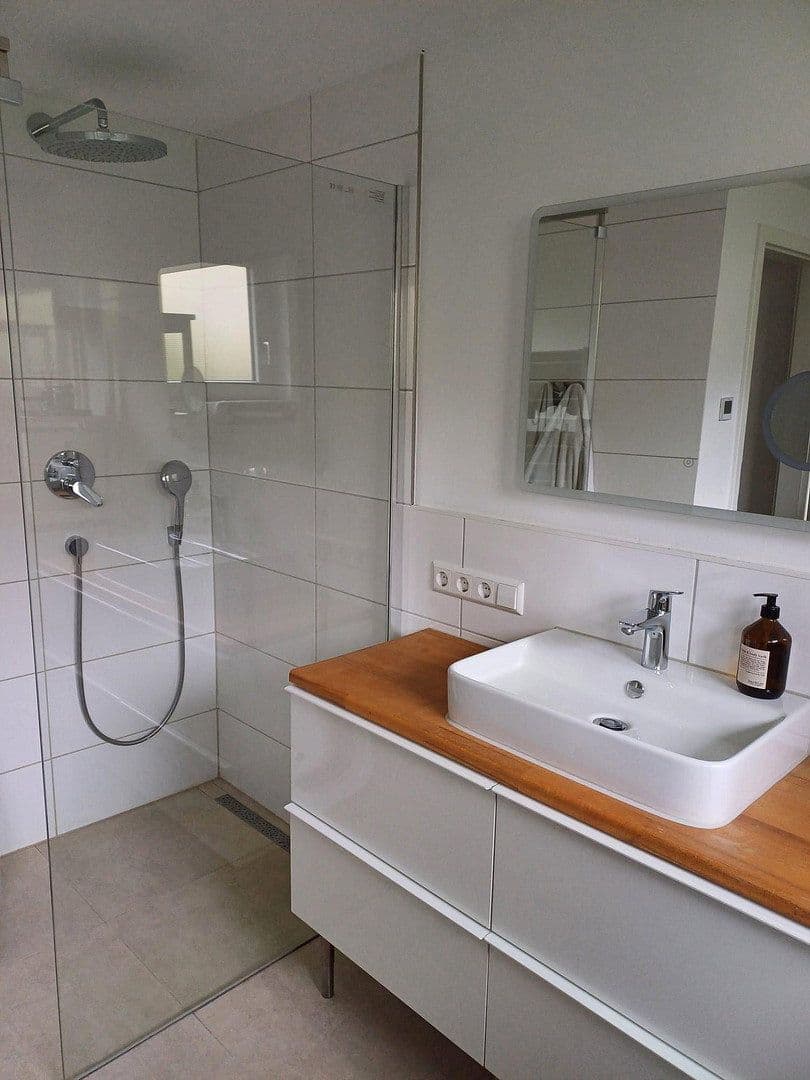 Prenájom bytu 4-izbový 100 m², Tamm, Bádensko-Wurttembersko Prenájom bytu 4-izbový 100 m², Tamm, Bádensko-Wurttembersko