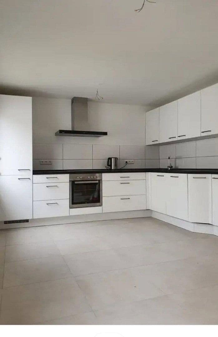 Prenájom bytu 4-izbový 100 m², Tamm, Bádensko-Wurttembersko Prenájom bytu 4-izbový 100 m², Tamm, Bádensko-Wurttembersko