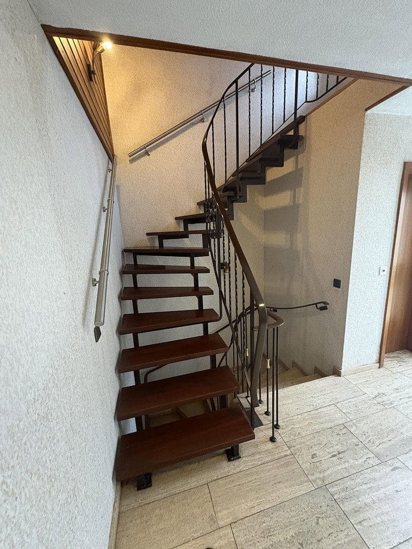 Predaj domu 160 m², pozemek 570 m², Gertrud minus von minus Lee minus Ford minus Straße 13, Koblenz, Porýnie-Falcko Predaj domu 160 m², pozemek 570 m², Gertrud minus von minus Lee minus Ford minus Straße 13, Koblenz, Porýnie-Falcko